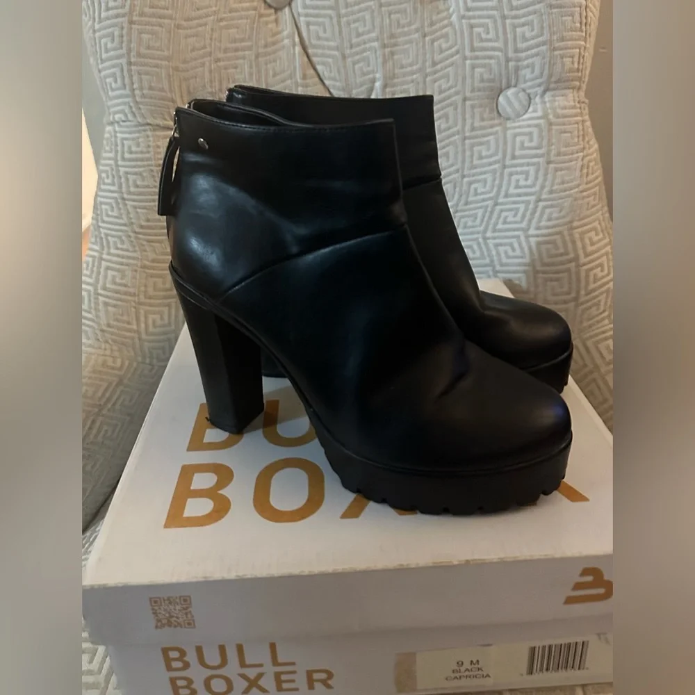 Bull Boxer Capricia Heeled Booties - Picture 1 of 3